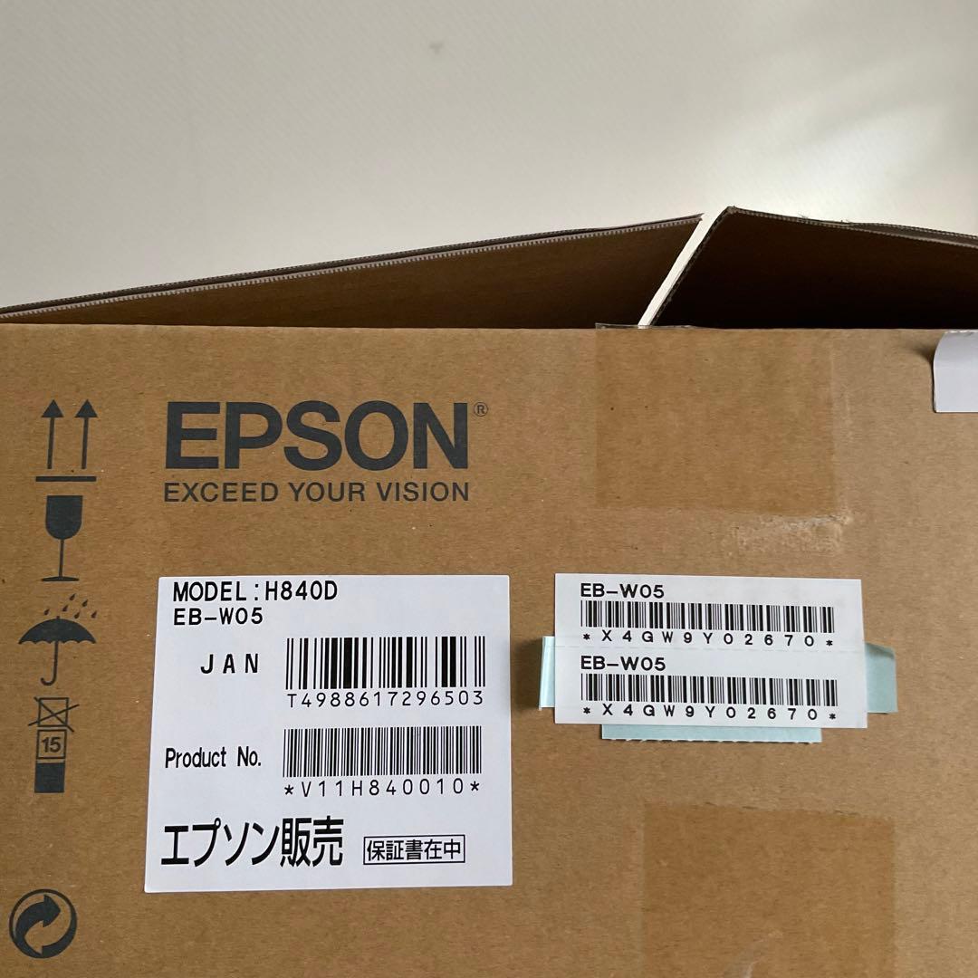 【新品】EPSON プロジェクター　EB-Ｗ05