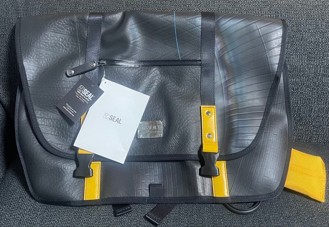 SEAL デザイナーズメッセンジャーバッグ タイヤチューブバッグ　タグ付き新品