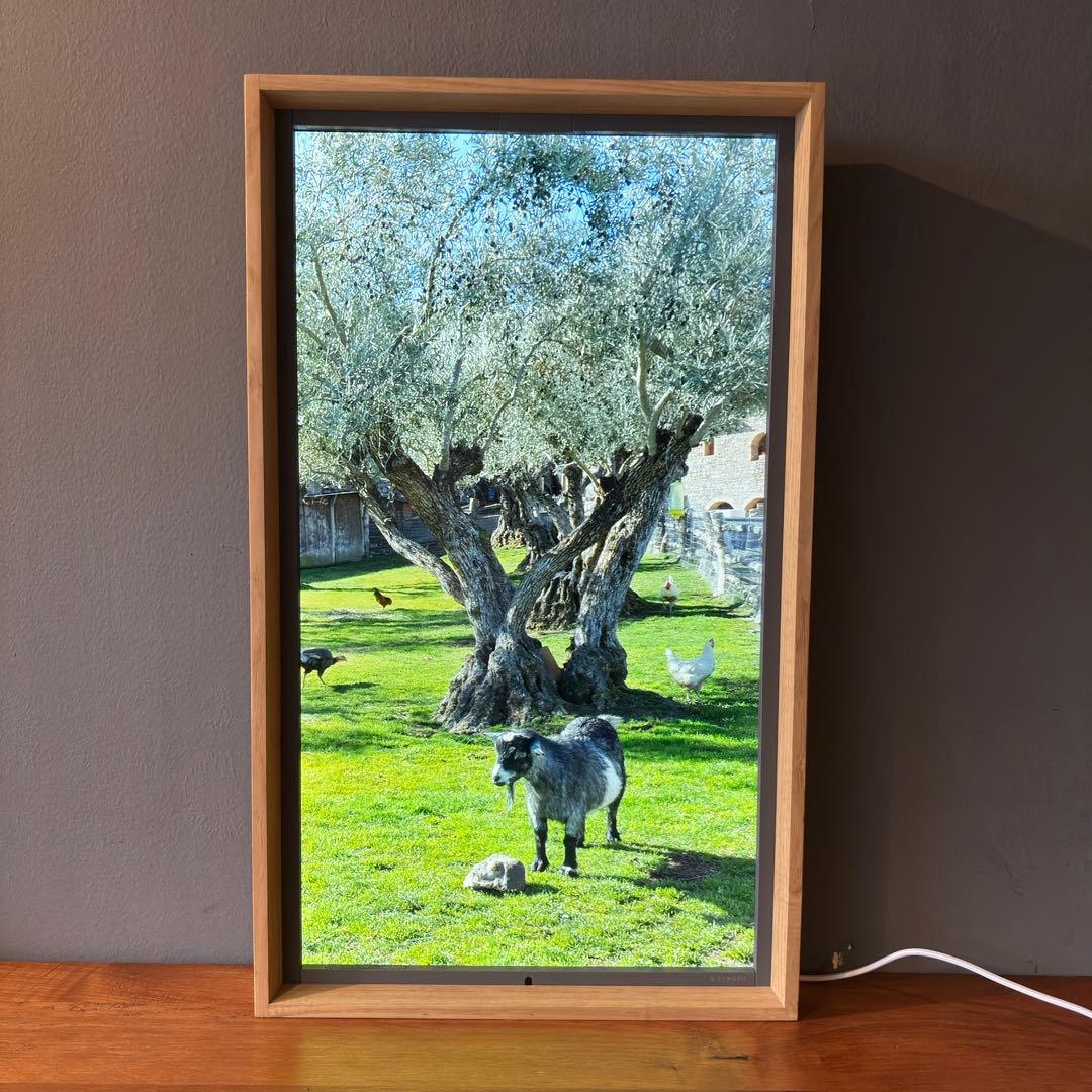 Atmoph window 2 カリモク木製フレーム