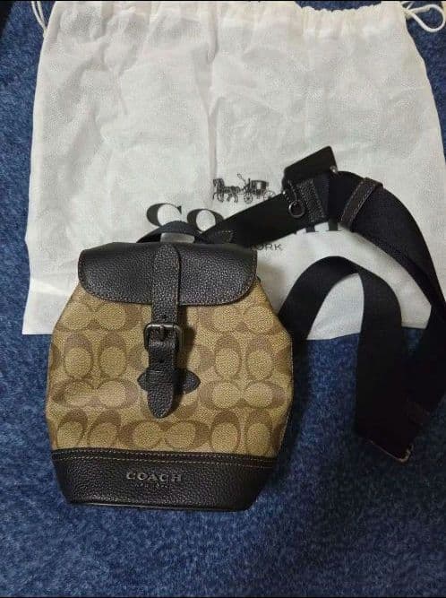 【期間限定値下げ】COACH ボディバッグ ベージュ・ブラック 保存袋付き