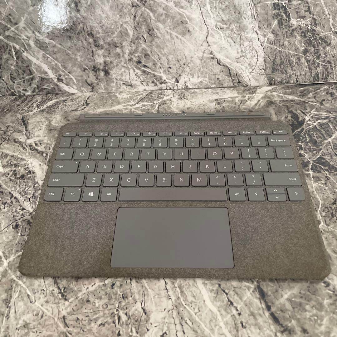Surface Go Signature タイプ カバー US 英語版 英字配列