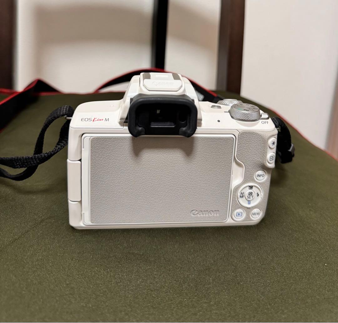 ■ 美品 ■ キヤノン　Canon EOS Kiss M ダブルレンズキット