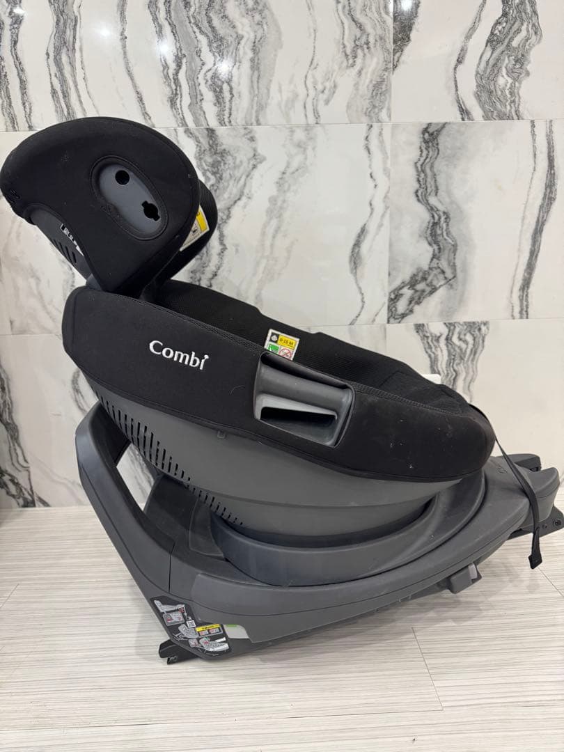 CombiTHE S ISOFIXエッグショック　チャイルドシート
