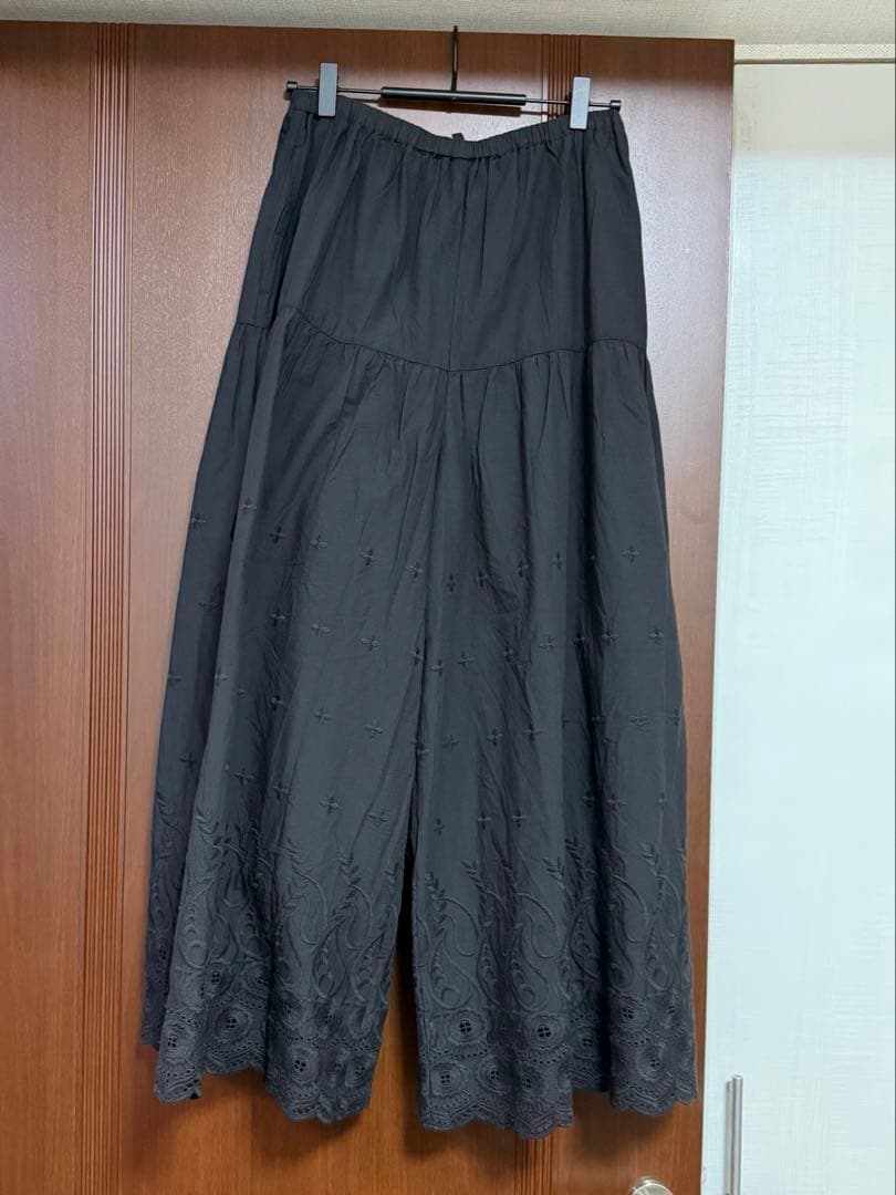 かぐれ　刺繍ティアードパンツ