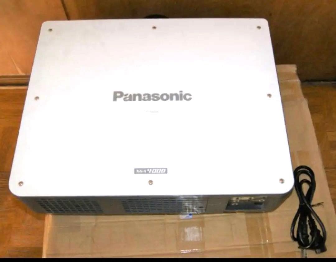 PANASONIC PT-D4000 ★4000ルーメン ランプ使用各693時間