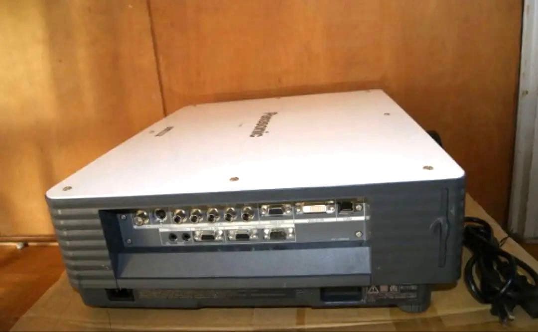 PANASONIC PT-D4000 ★4000ルーメン ランプ使用各693時間