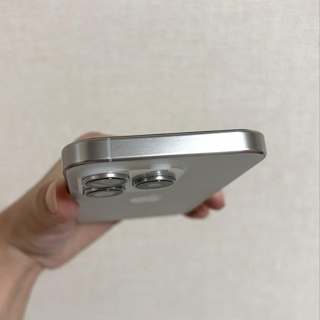 【美品】Apple iPhone 15 Pro ホワイトチタニウム　256GB