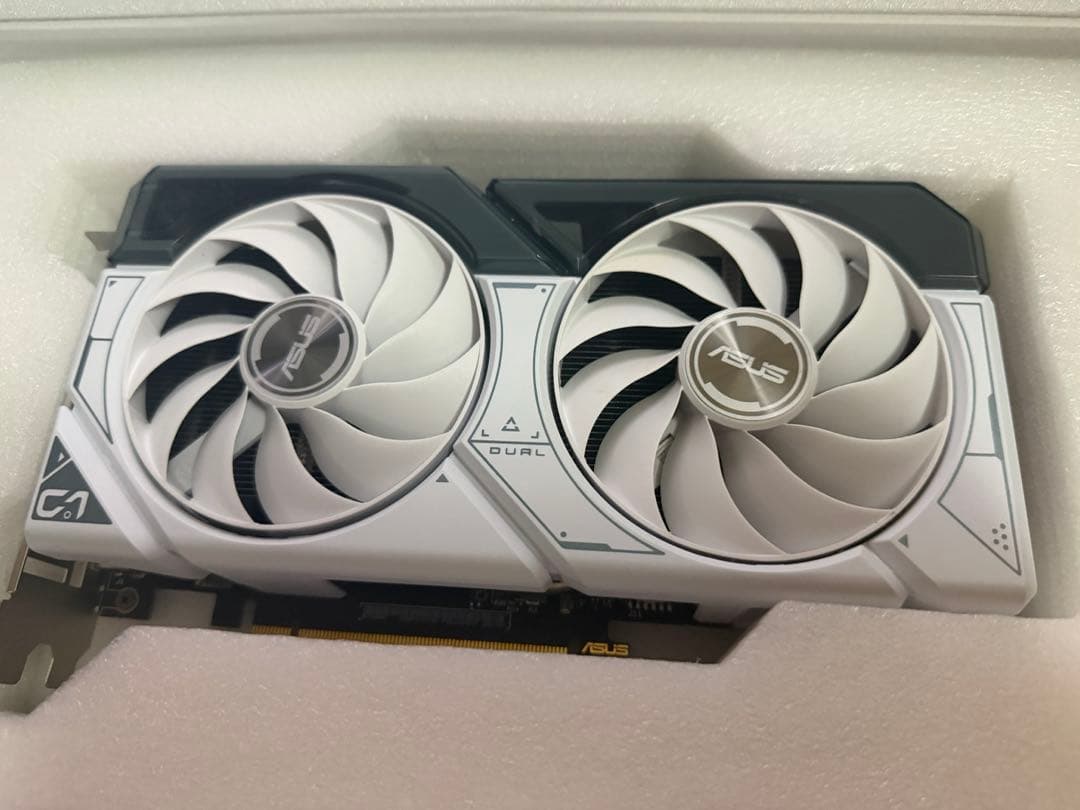 ASUS GeForce RTX 4060 White グラフィックボード