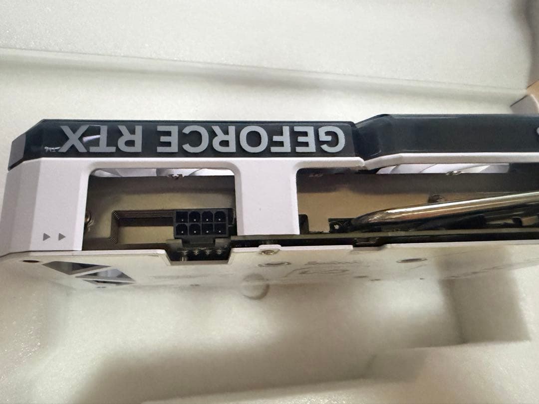 ASUS GeForce RTX 4060 White グラフィックボード