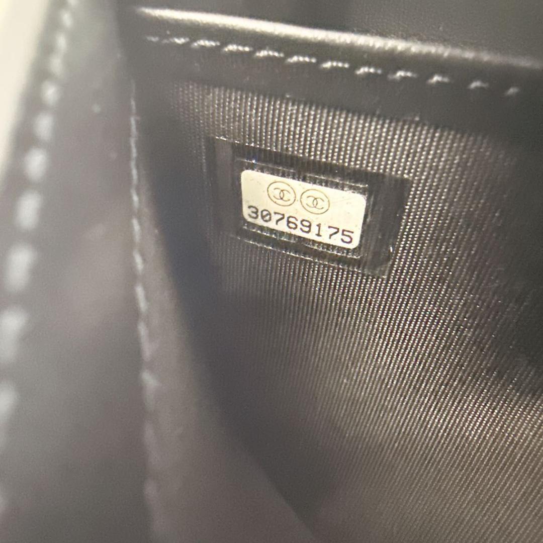 シャネル マトラッセ ココマーク キャビアスキン ホワイト 二つ折り長財布