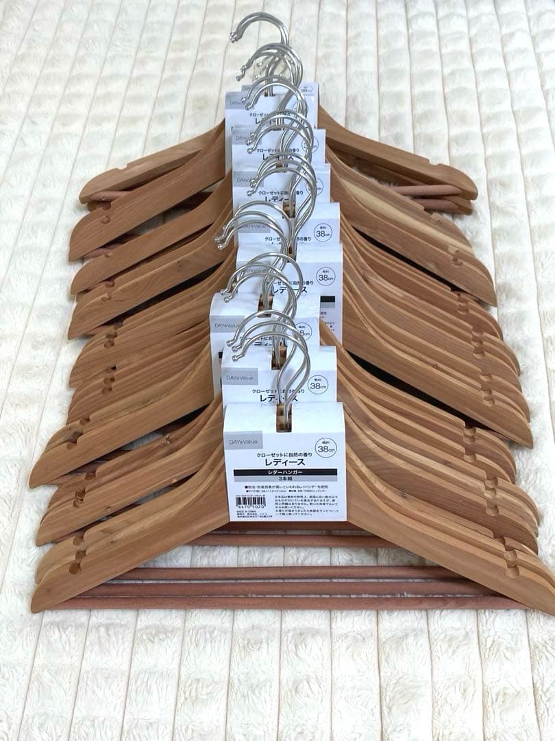 廃盤　新品　レッドシダーハンガー　27本セット