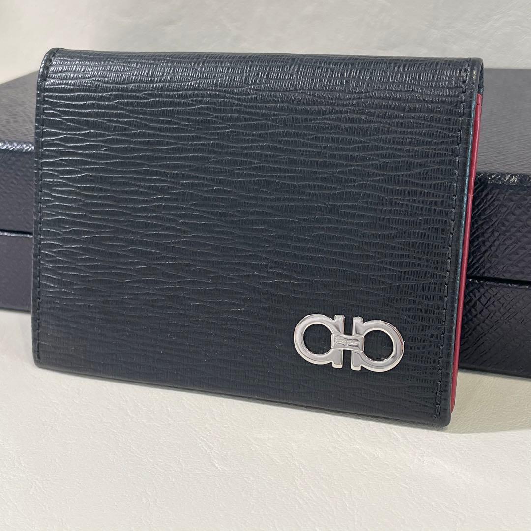 美品　フェラガモ　ガンチーニ　名刺入れ　黒　赤　カードケース　パスケース