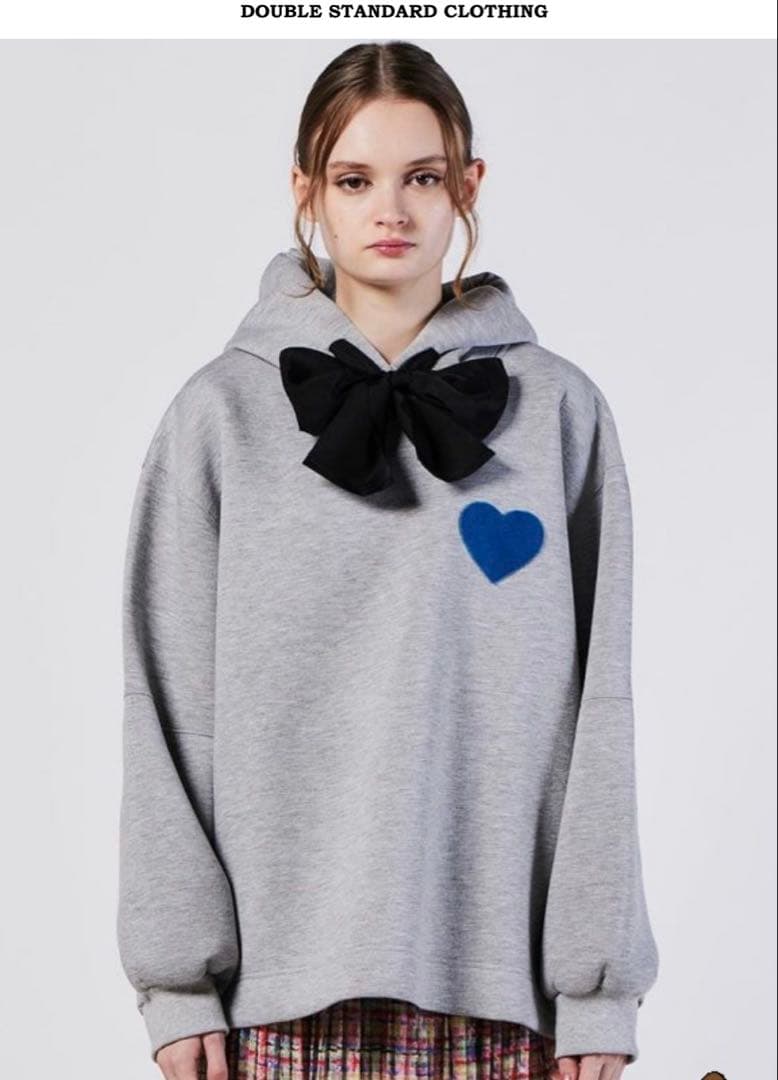 ダブスタ　ハートワッペンパーカー
