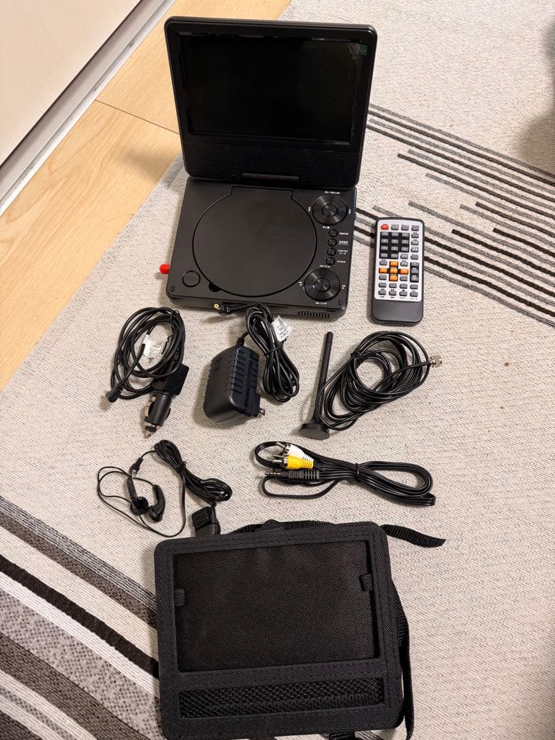 夢グループ ポータブルDVDプレーヤー DT-DV2406-7