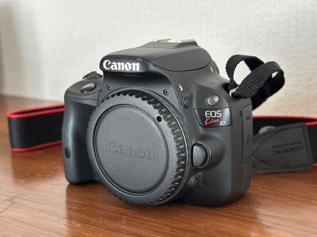 Canon EOSkiss x7ダブルズームキット (レンズ保護フィルター付き)