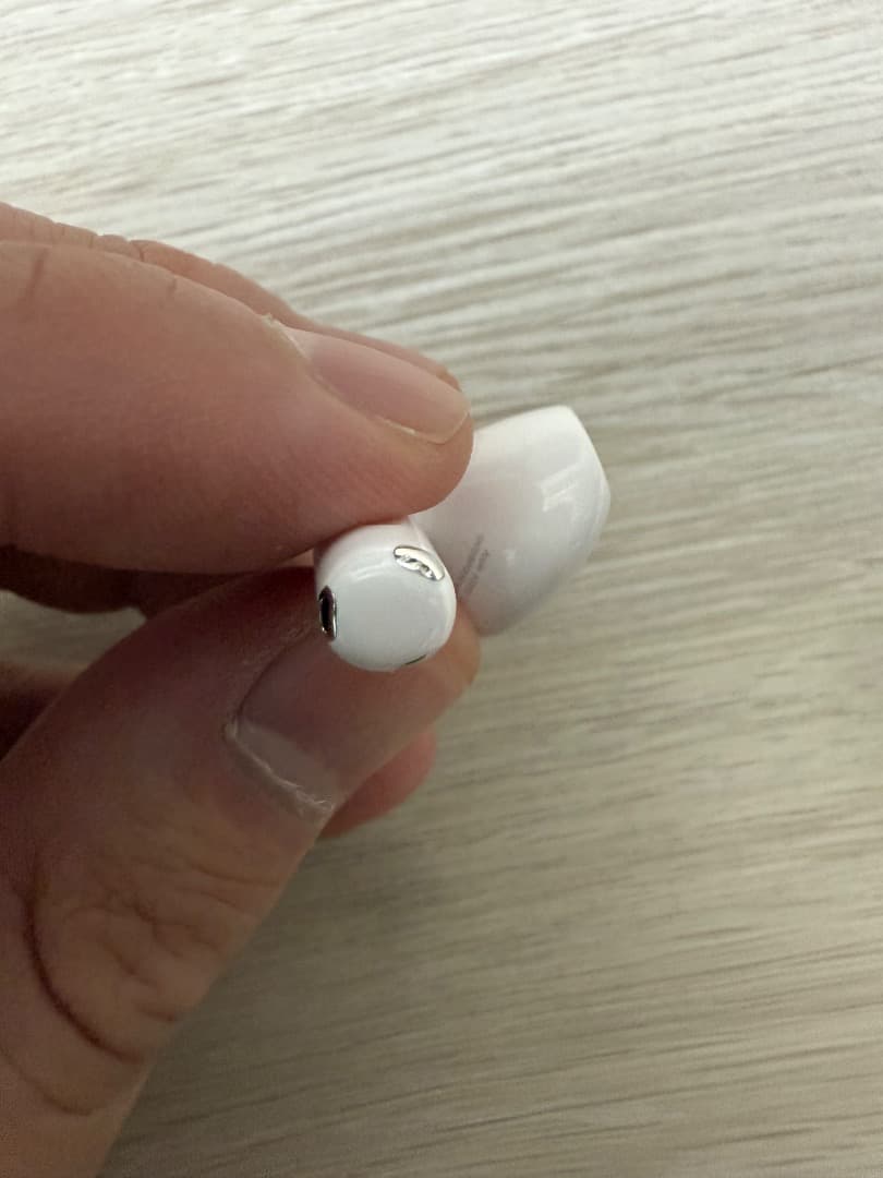 【中古品】AirPods 4 アクティブノイズキャンセリング搭載