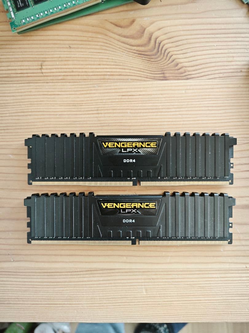 メモリー Corsair Vengeance LPX DDR4 8GBx2(16GB)