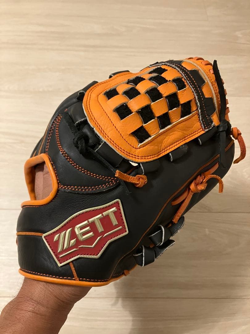 【値下げ中】ZETT 硬式用グローブ 黒/オレンジ 源田モデル
