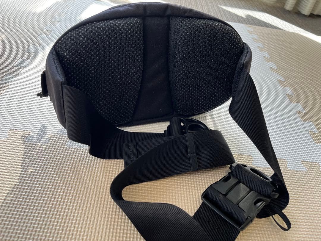 【値下げ中・美品】Hugoo ハグーヒップシートショルダーバッグ