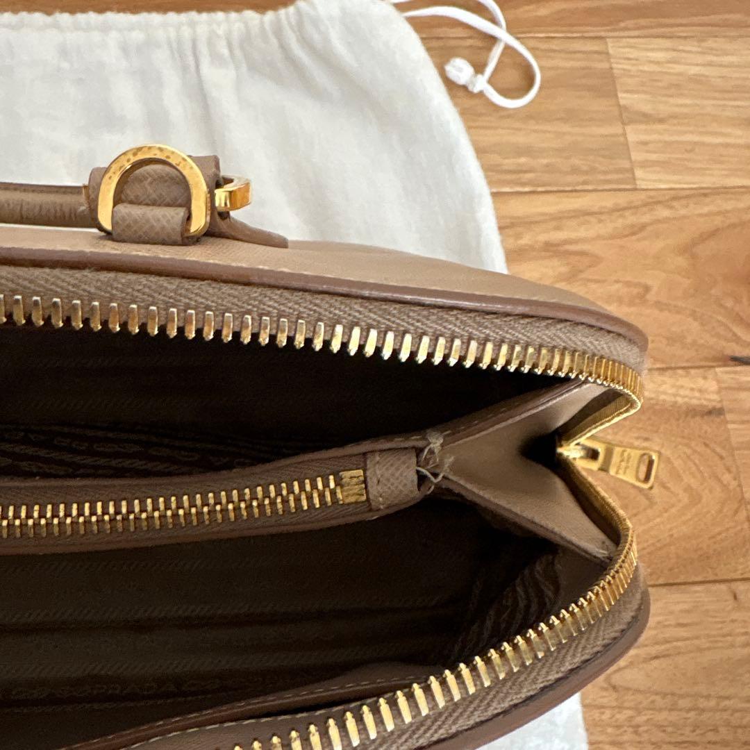 PRADA ベージュ ショルダーバッグ