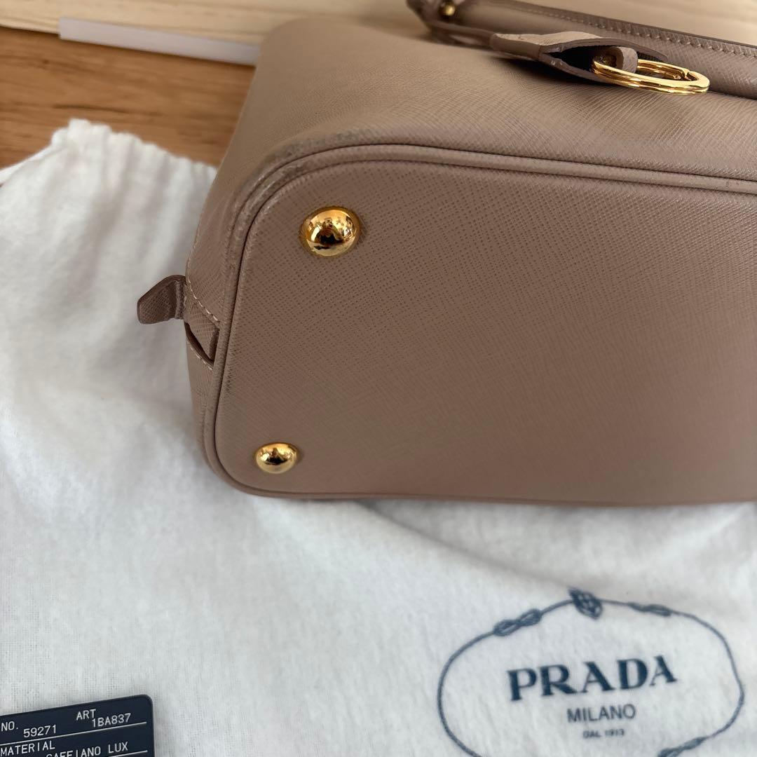 PRADA ベージュ ショルダーバッグ