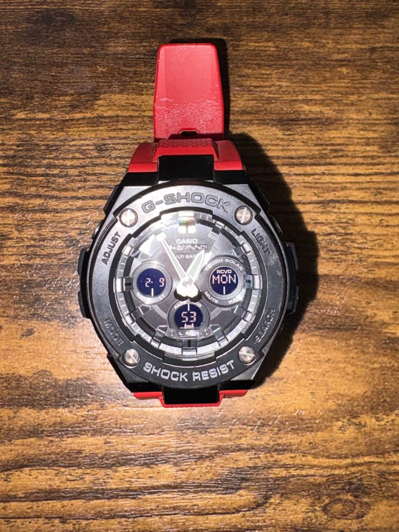G-SHOCK デジタル腕時計 レッド/ブラック　GST-W300G