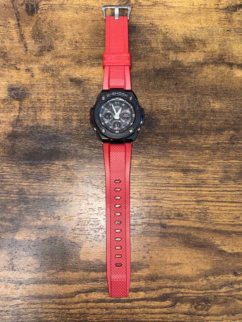 G-SHOCK デジタル腕時計 レッド/ブラック　GST-W300G
