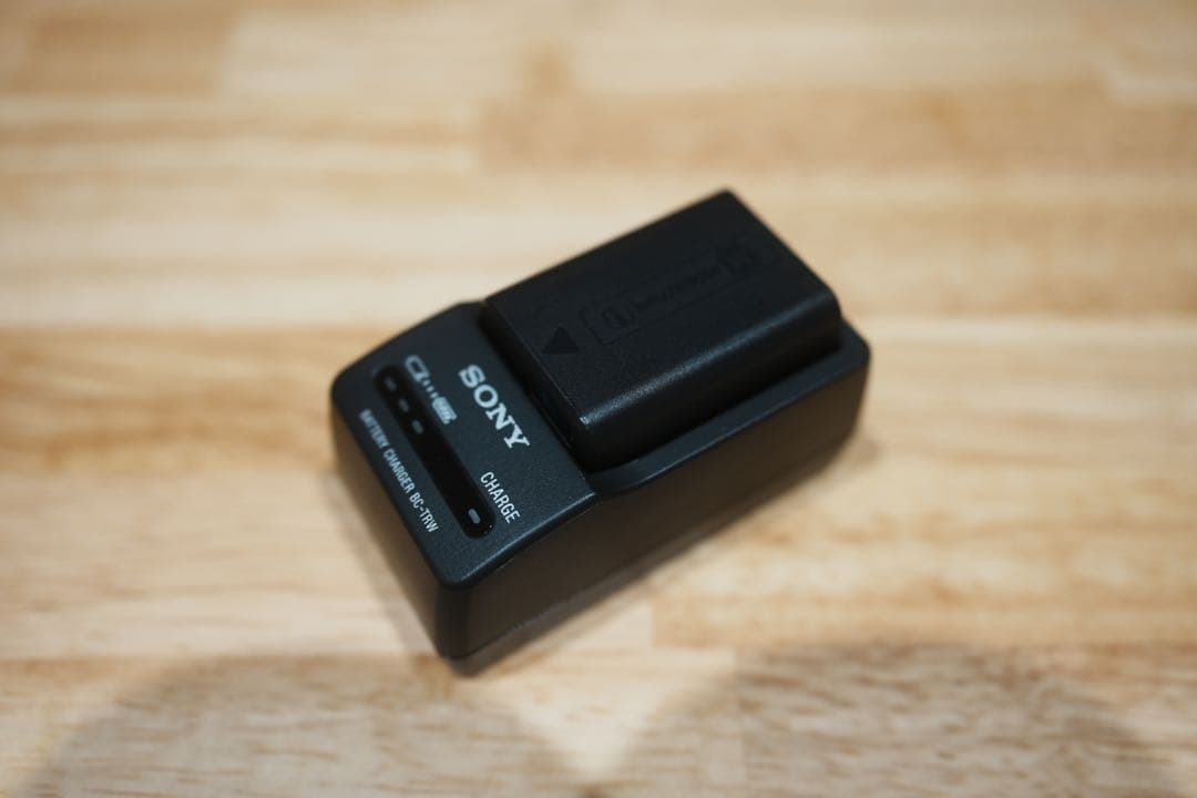 【美品】SONY ソニーVLOGCAM ZV-E10 ボディ +予備バッテリー