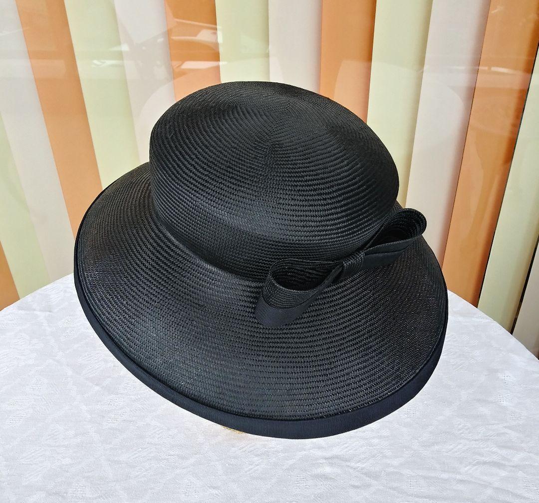 帽子　黒地に正面に黒リボン