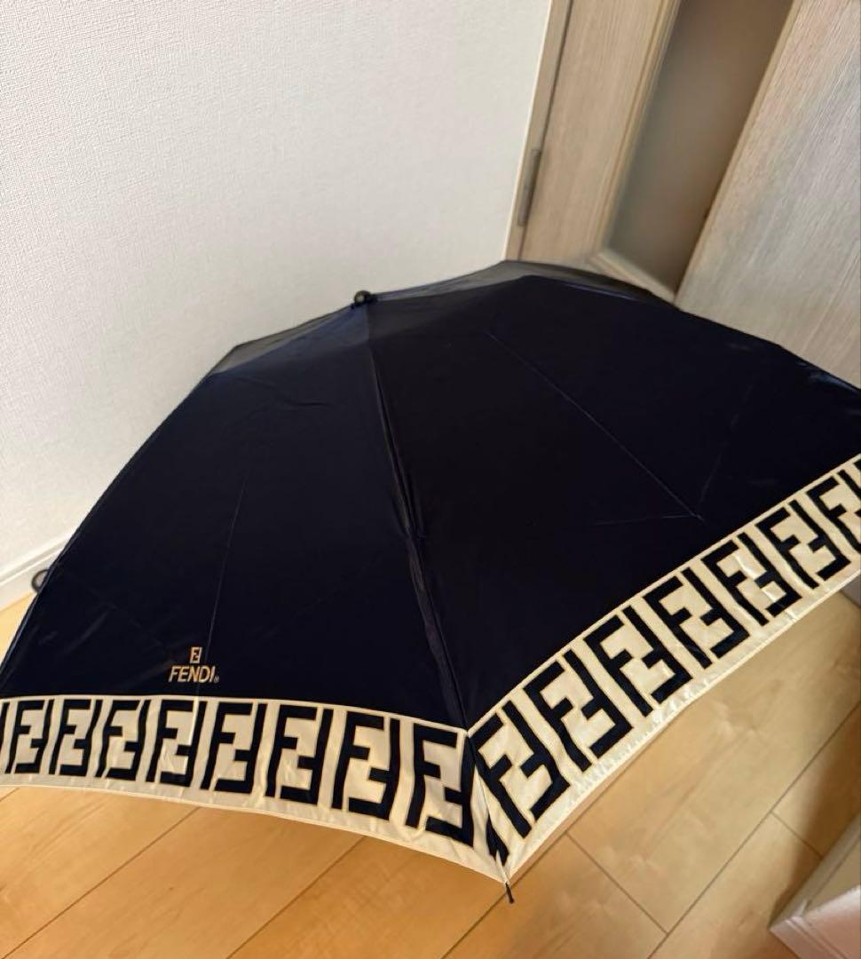 新品未使用 FENDI 折り畳み傘 ズッカ柄 ネイビー 高級 雨具 フェンディ