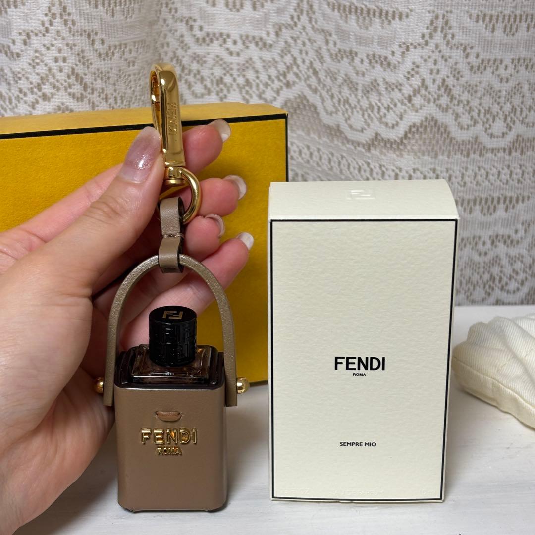 【美品】FENDI フェンディ 新品香水つき パフュームホルダー 香水ケース