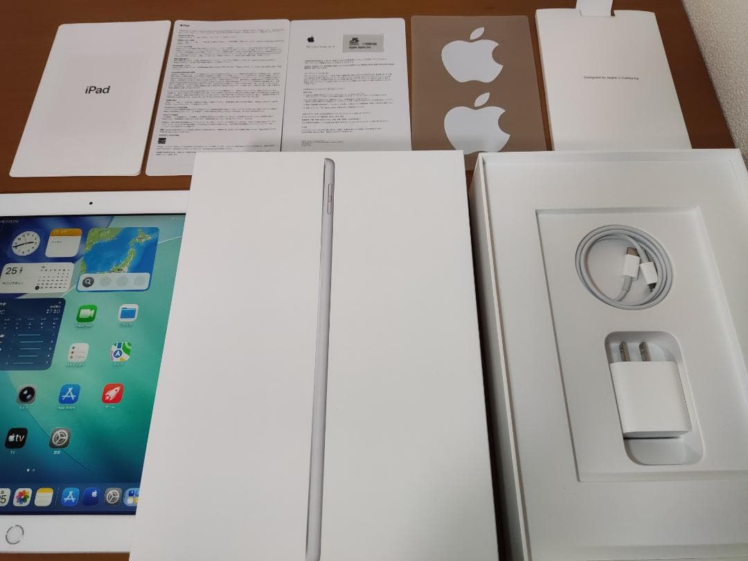 iPad 第8世代 Wi-Fi 128GB シルバー（外箱、純正充電器付）