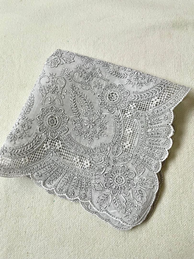 未使用　汕頭　SWATOW 刺繍ハンカチ　ゴージャス　ホワイト　全面刺繍　花模様