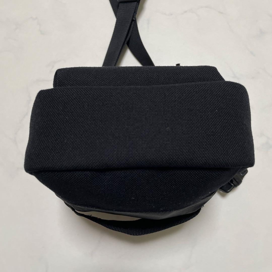 STONE  ECONYLショルダーバッグ BLACK