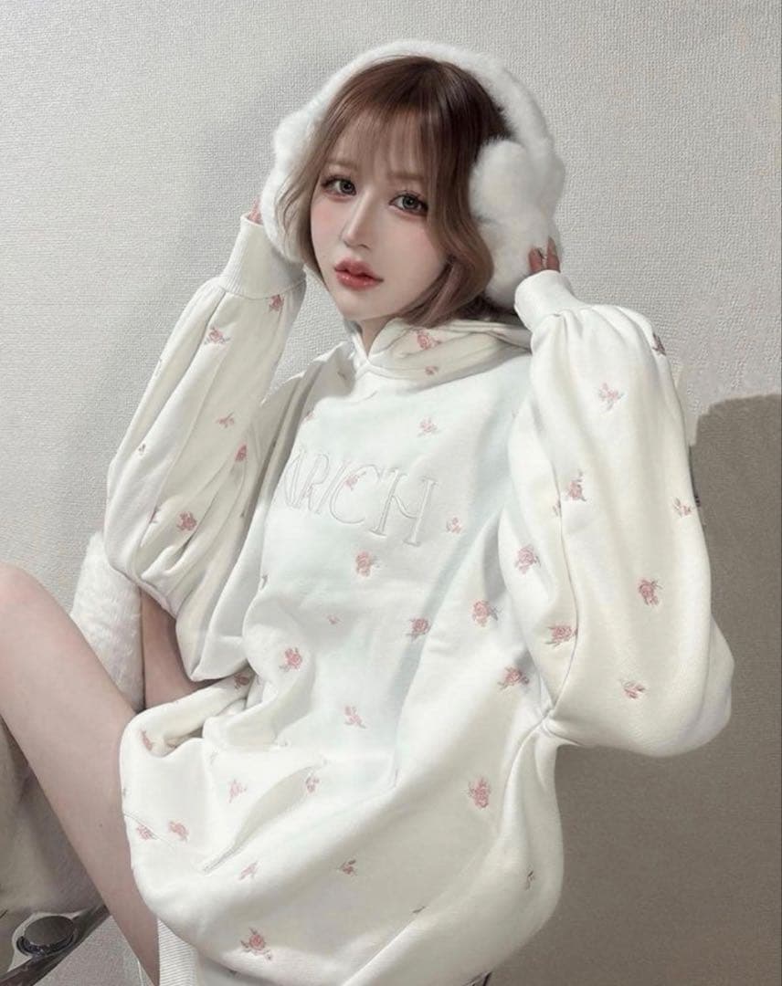 ダーリッチ フラワーエンブロイダリービッグフーディ