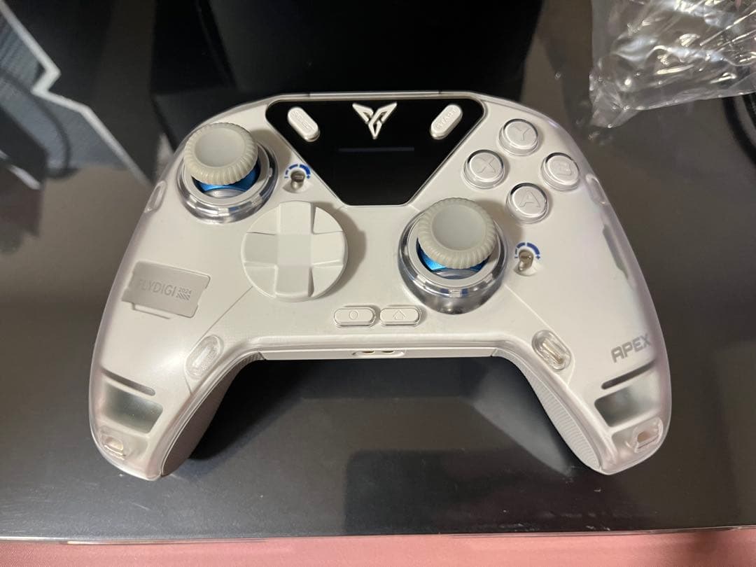 Flydigi Apex 4 & 専用充電ドック