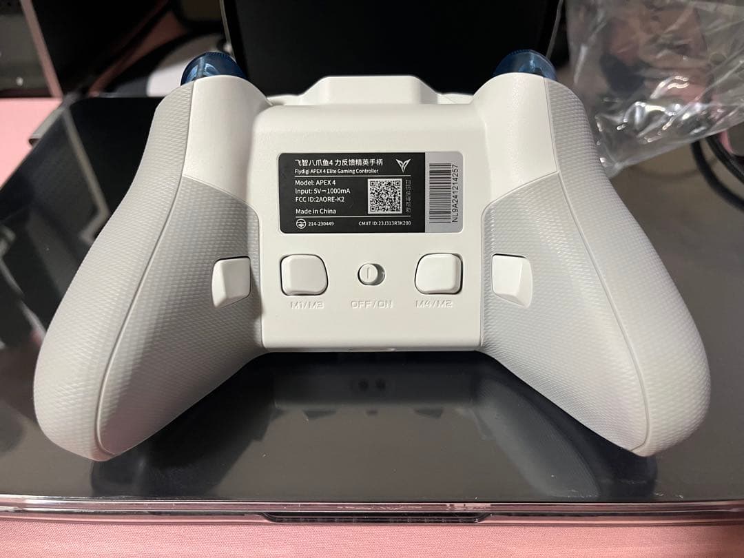 Flydigi Apex 4 & 専用充電ドック