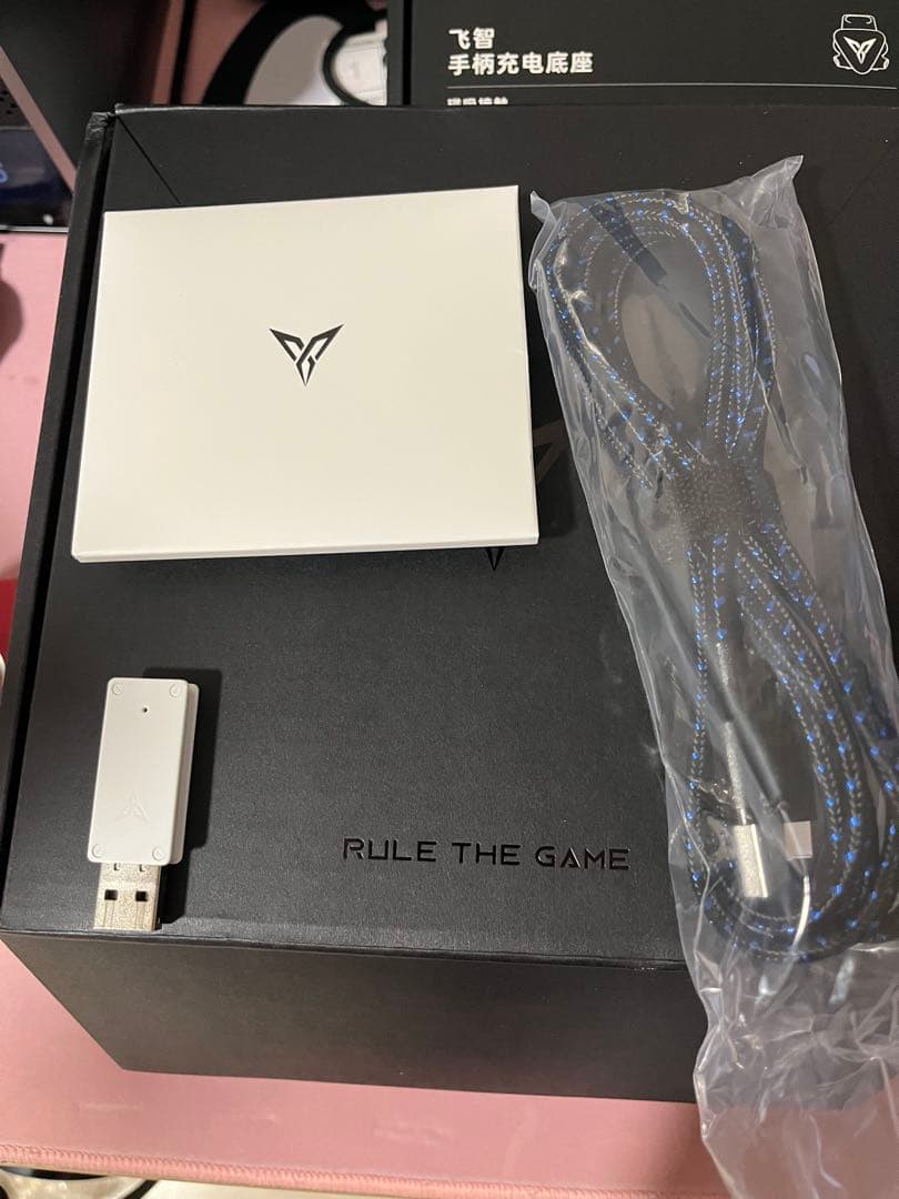 Flydigi Apex 4 & 専用充電ドック