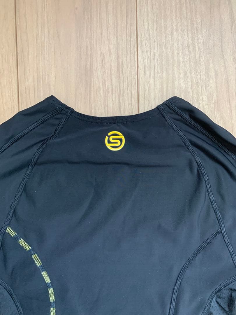 SKINS コンプレッション DNAMIC 長袖トップ、ロングタイツセットM