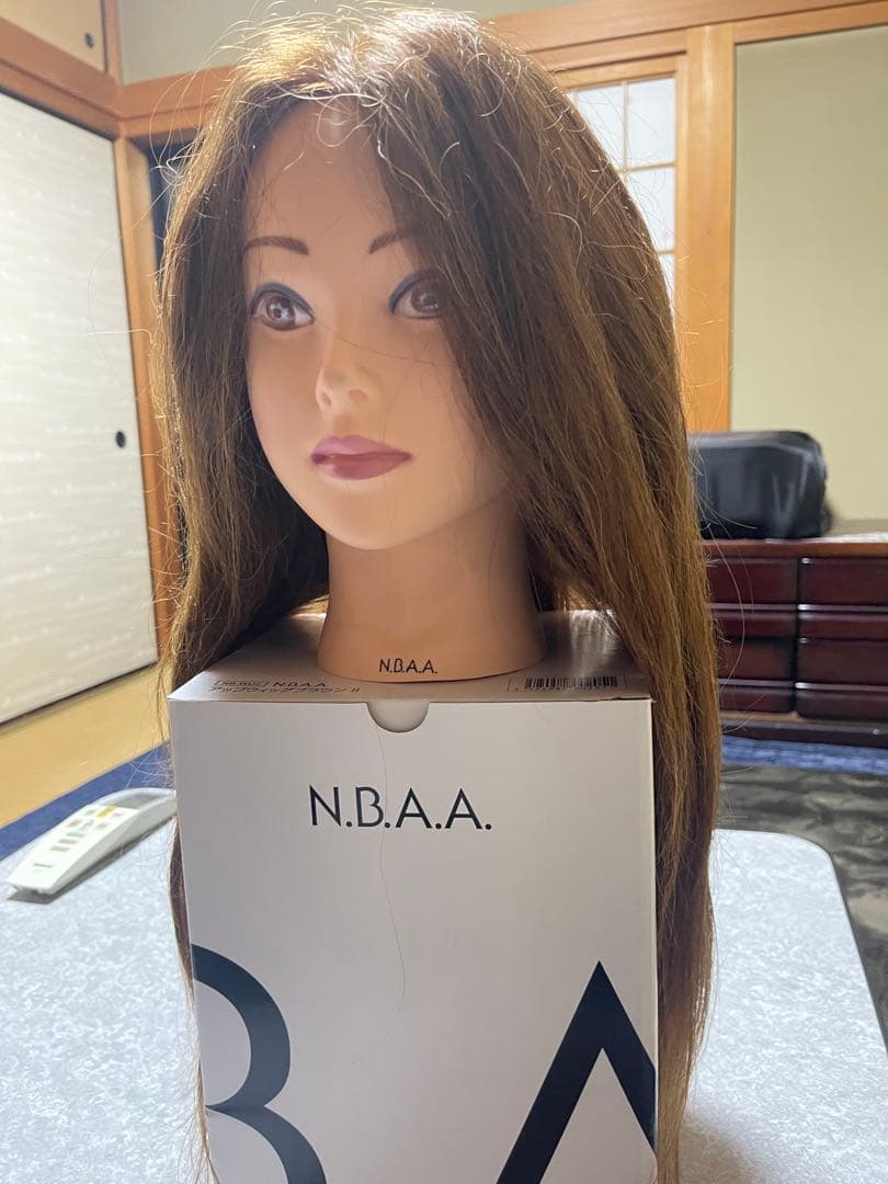 N.B.A.A. ブラウンロングウィッグ