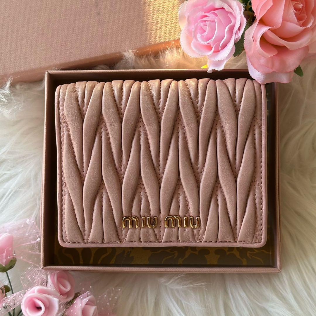 MIUMIU マテラッセ 二つ折り 財布 ピンク ベージュ レザー