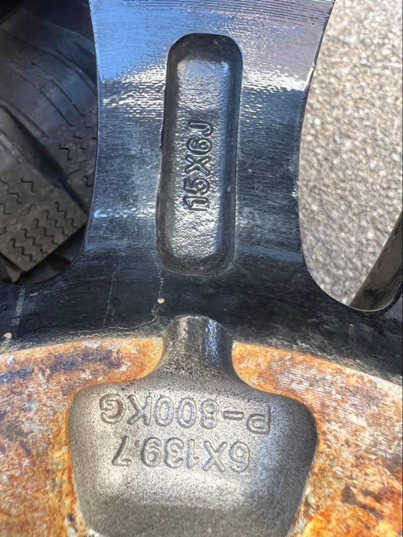 ハイエース　スタッドレスタイヤ　15インチ　①