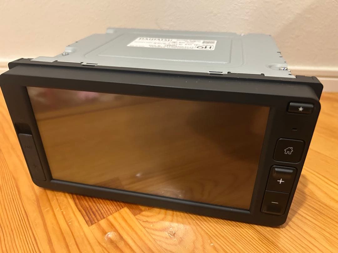 ダイハツ純正6.8インチスマホ連携ディスプレイオーディオ　タフト外し