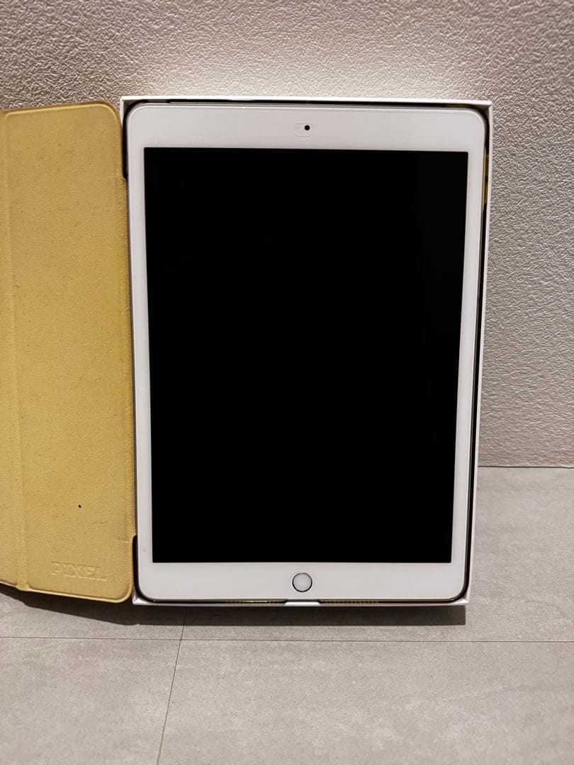 iPad (第8世代) シルバー 10.2インチ 本体