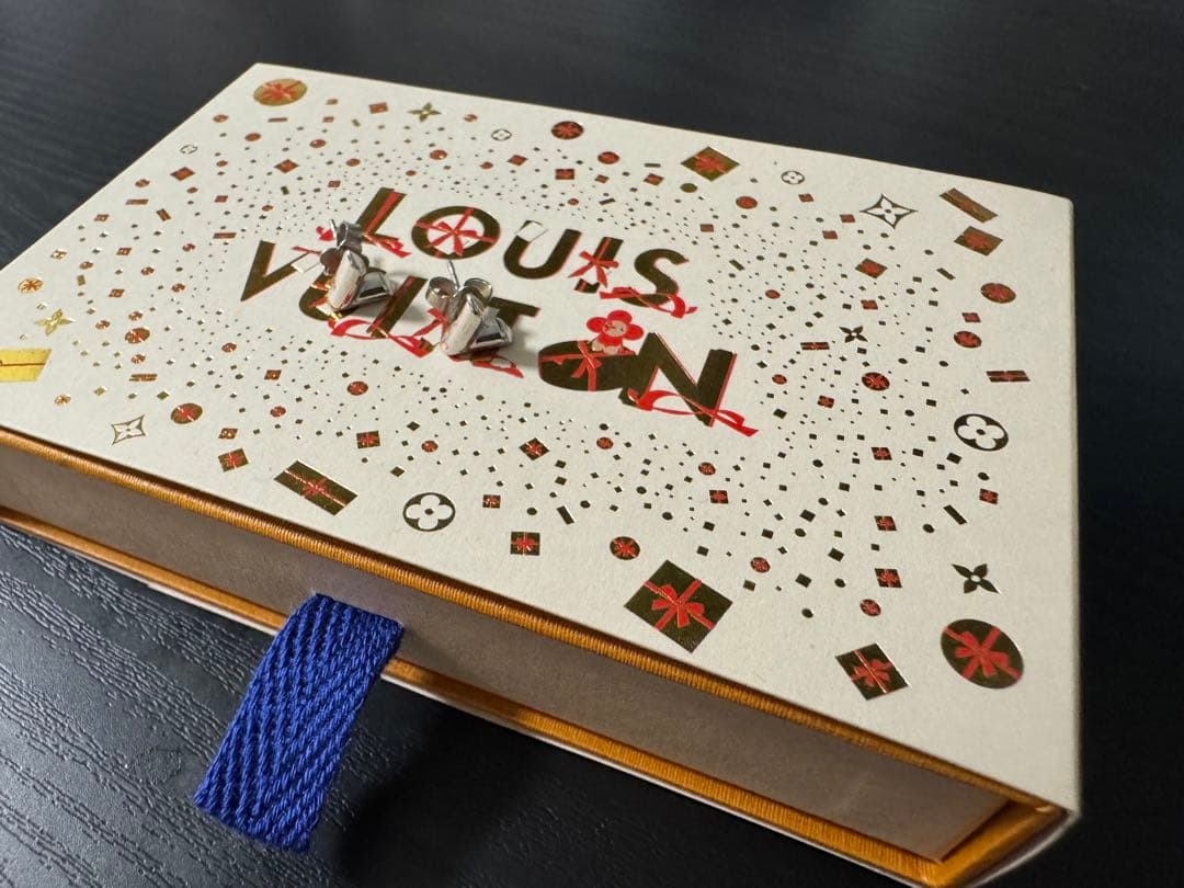 louis vuitton ピアス　エセンシャルV