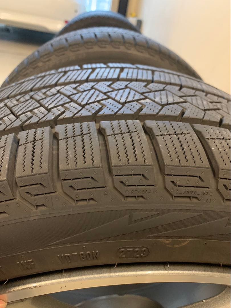 ベンツ Eクラス 純正ホイール 2023年製スタッドレスタイヤ　【KS】