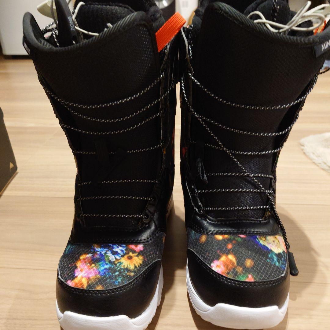 Burton 女性用 スノーボードブーツ 黒/花柄