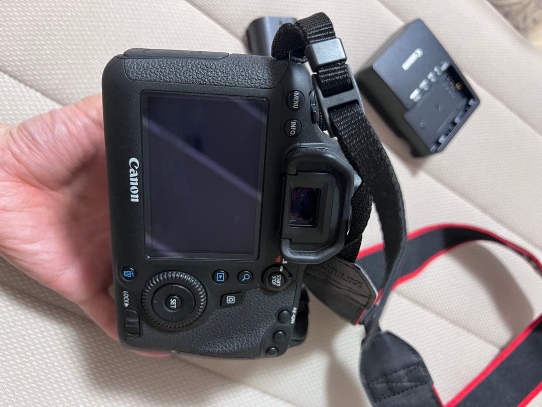 Canon EOS 6D 一眼レフカメラ 本体と付属品