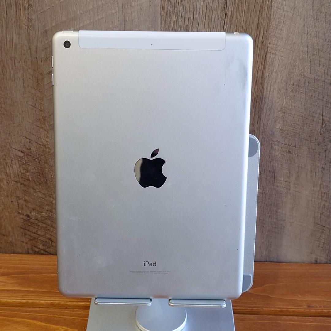 iPad 第5世代 32GB A1823 Wi-Fi+Cellular 本体