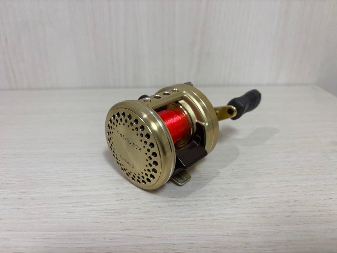 [美品] シマノ CALCUTTA カルカッタ 200XT 右巻き ベイトリール